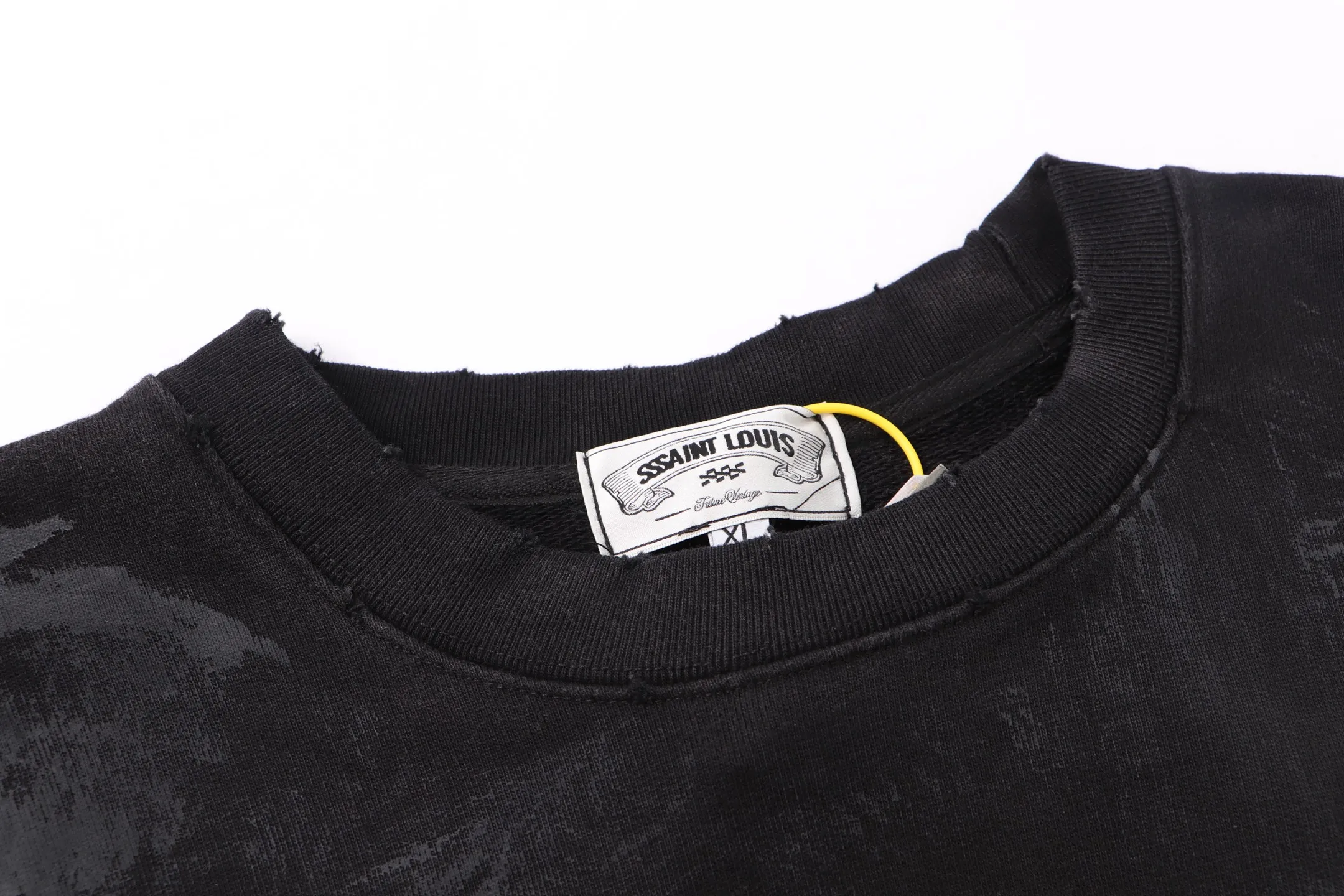Style No. S227 P260💰 (450g version) SSSAINT LOUIS love ❤️letter logo printing. Round neck long T sweatshirt. Made of 450g dense cotton fabric, heavy-duty without hem thread fraying. + artificial hand-painted dirty and old retro fashion style! Highly recognizable. Loose fit, same style for men and women. Size: S-XL